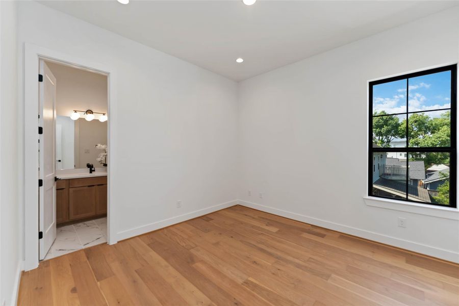 Spacious, unfurnished interior of a new home in , Houston (Image 20).