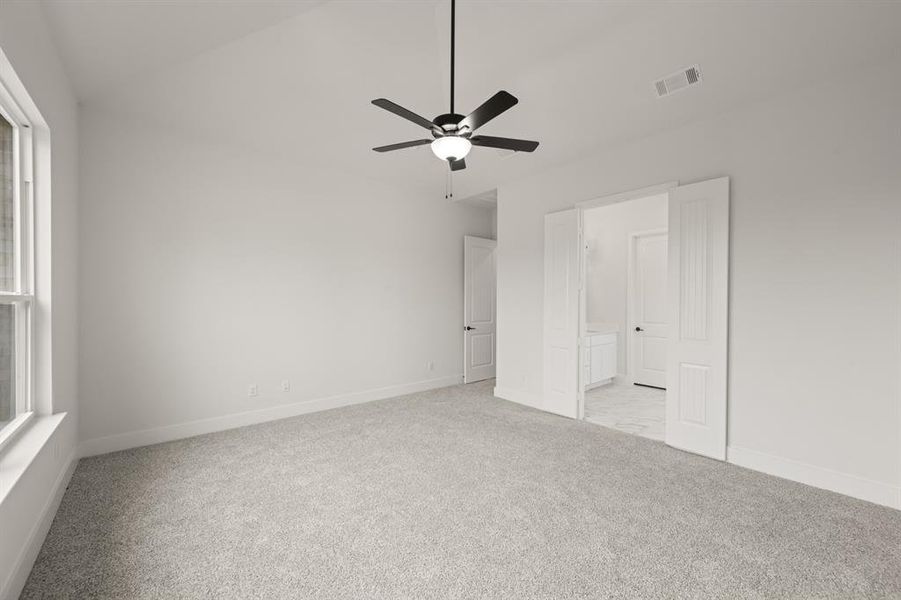Spacious, unfurnished interior of a new home in Windmill Creeks, Weatherford (Image 18).