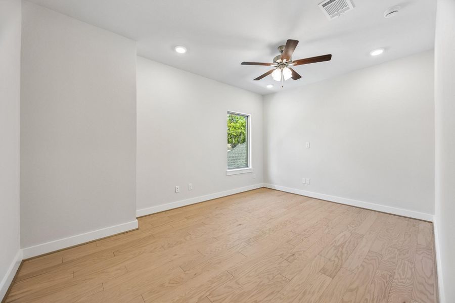 Spacious, unfurnished interior of a new home in , Houston (Image 45).