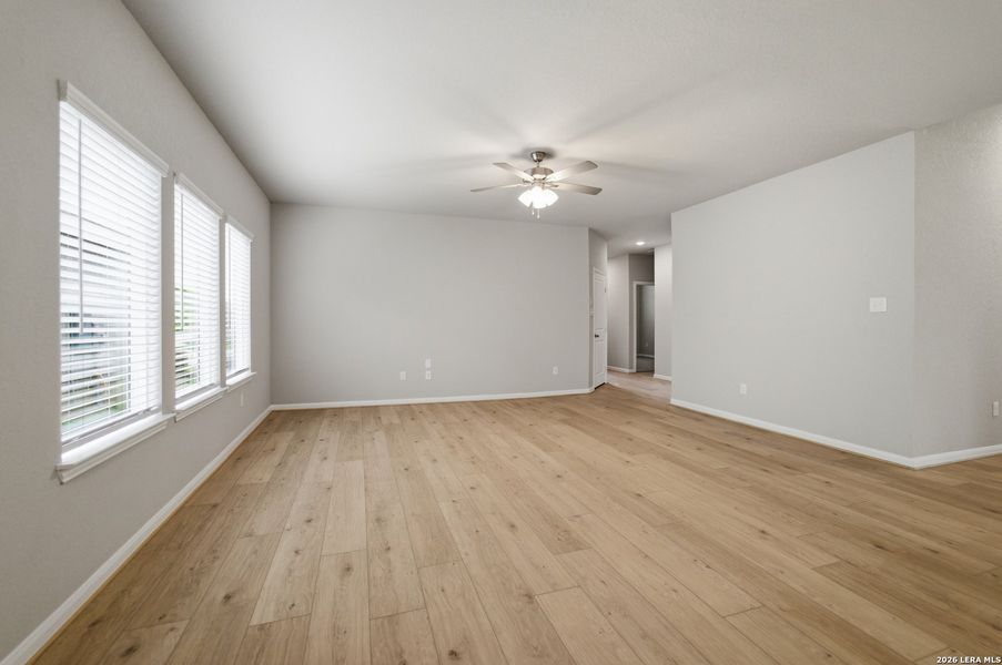 Spacious, unfurnished interior of a new home in Hennersby Hollow, San Antonio (Image 13).