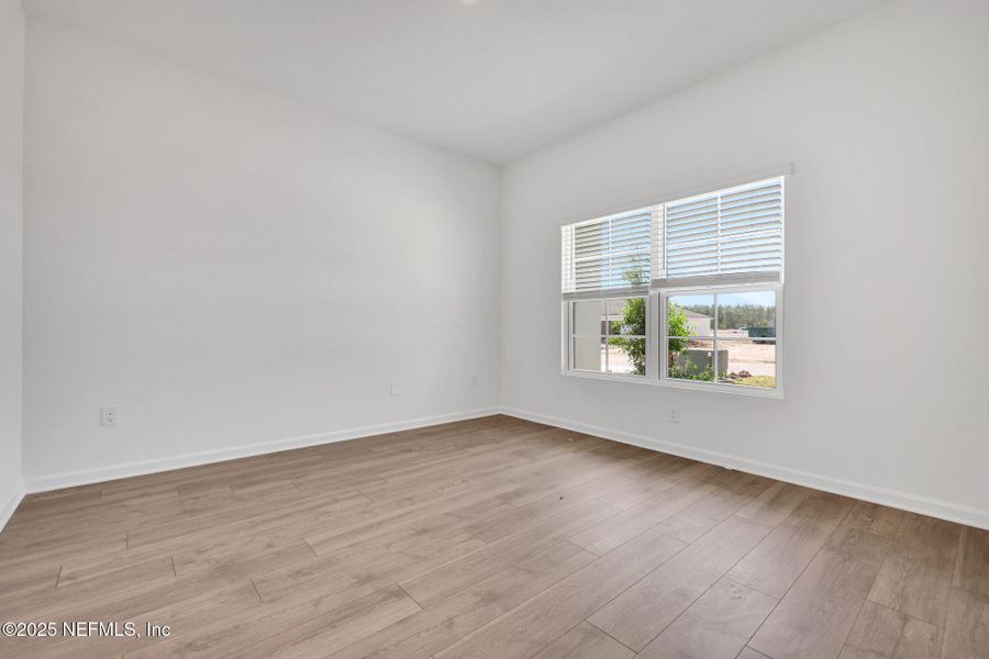 Spacious, unfurnished interior of a new home in Bellbrooke, Jacksonville (Image 10).