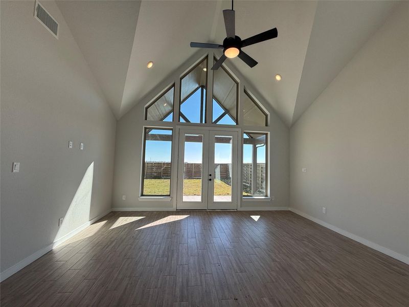 Spacious, unfurnished interior of a new home in Austin Point, Richmond (Image 11).
