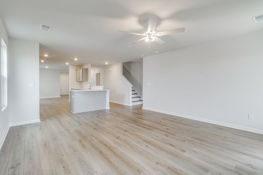 Spacious, unfurnished interior of a new home in Winston Point, Gilbert (Image 17).
