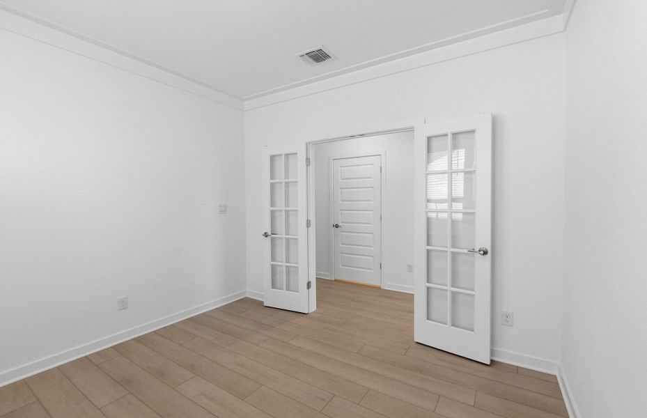 Spacious, unfurnished interior of a new home in Wolf Ranch, Georgetown (Image 40).
