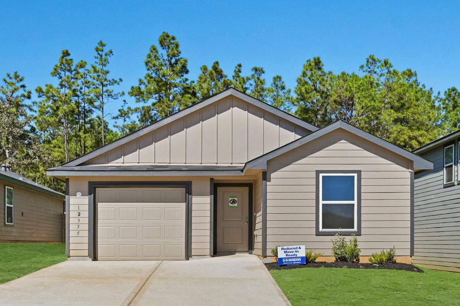 Front exterior of a new home in McCrorey Trails, Conroe, TX, highlighting curb appeal (Image 1). Front exterior of a new home in McCrorey Trails, Conroe, TX, highlighting curb appeal (Image 1).