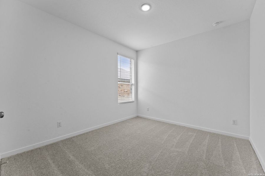 Spacious, unfurnished interior of a new home in Sky Ranch, New Braunfels (Image 12).