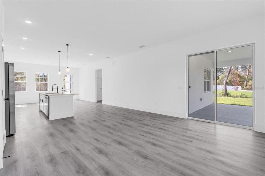 Spacious, unfurnished interior of a new home in , Ocala (Image 20).