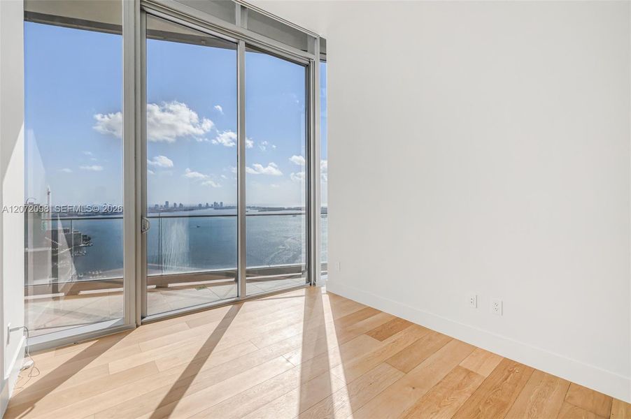 Spacious, unfurnished interior of a new home in , Miami (Image 24).