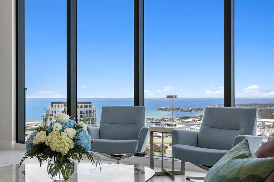 Condo located in St. Petersburg, FL showcasing its design and architecture (Image 26).