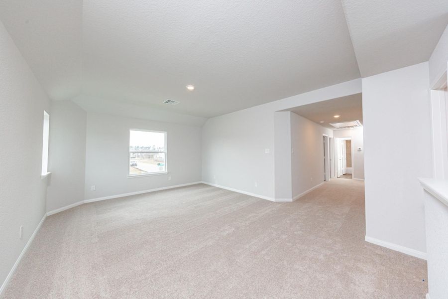 Spacious, unfurnished interior of a new home in Cliffstone Hills, Conroe (Image 22).