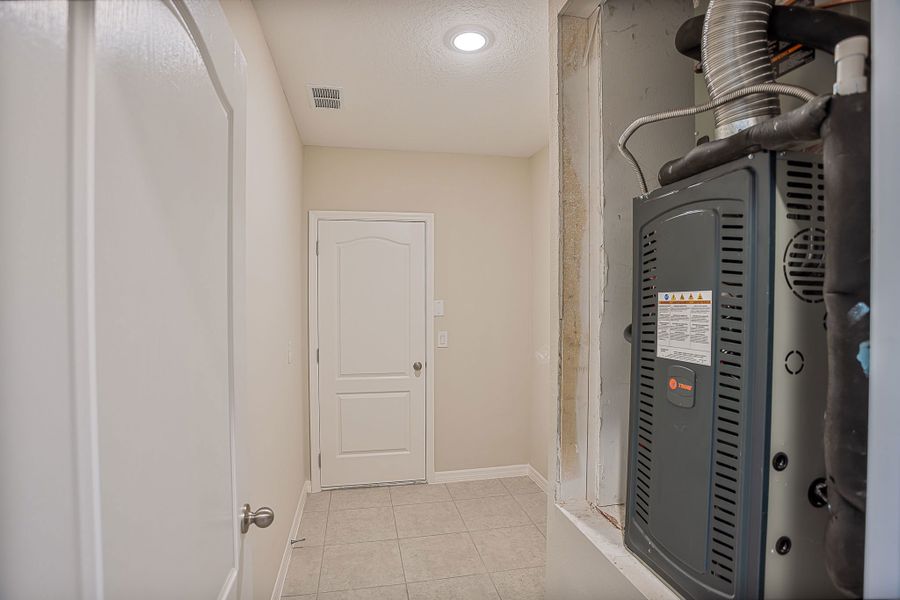 Representative unfurnished interior of a home built from the Avalon by Maronda Homes in Mascotte & Groveland, Mount Plymouth (Image 25).