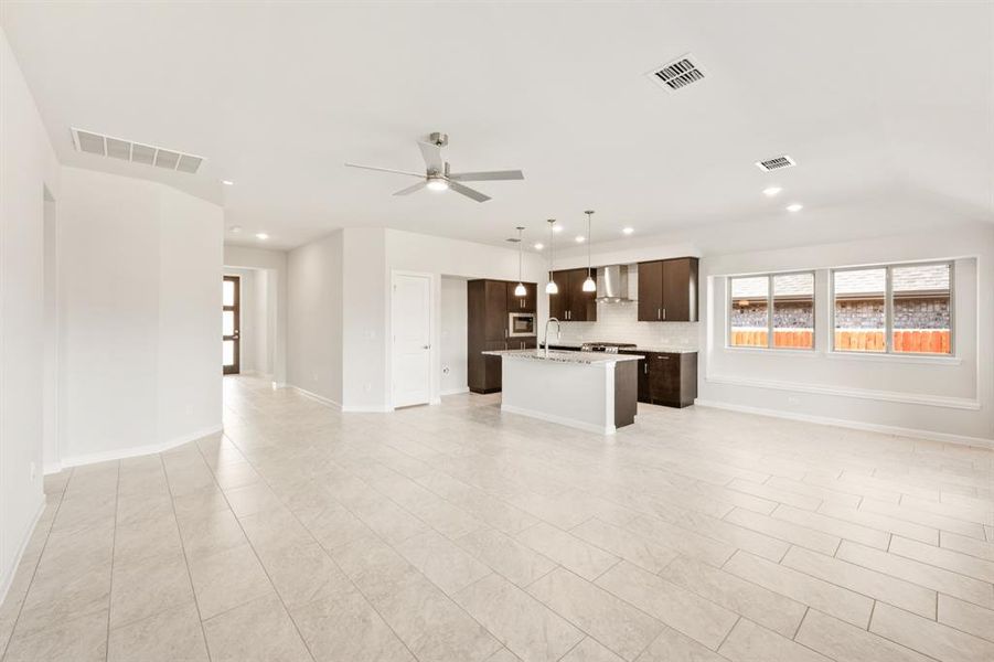 Spacious, unfurnished interior of a new home in Eagle Glen Elements, Alvarado (Image 21).