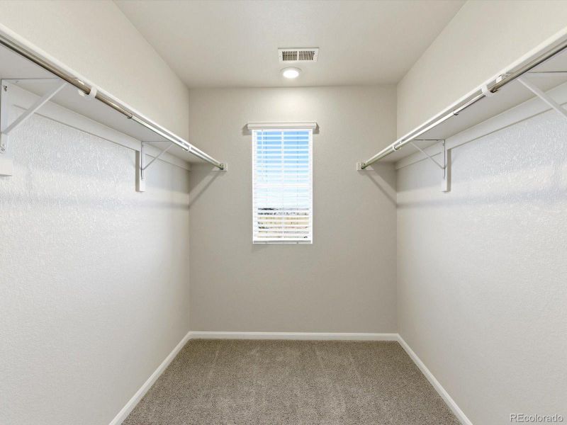 Spacious, unfurnished interior of a new home in , Aurora (Image 17).