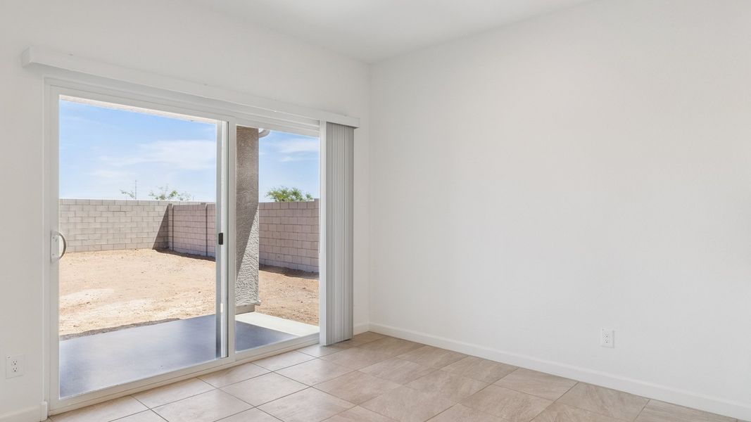 Spacious, unfurnished interior of a new home in Carlton Commons, Casa Grande (Image 12).