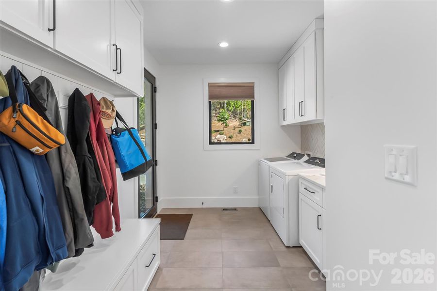 Furnished interior view inside a new home in , Marion (Image 18).