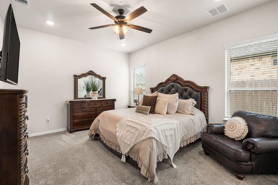 Furnished interior view inside a new home in , Temple (Image 15).