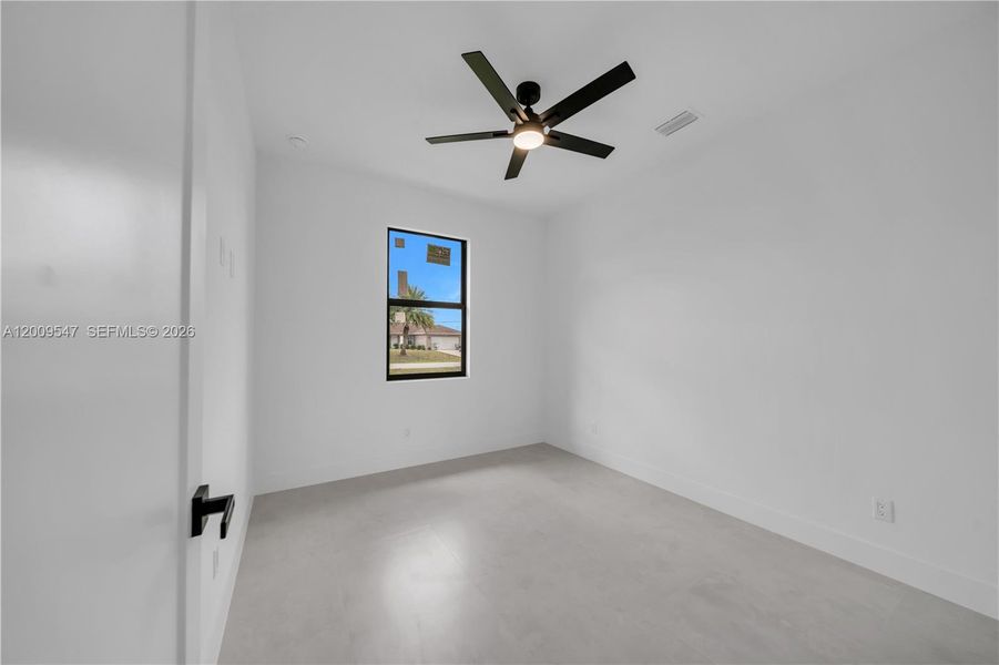 Spacious, unfurnished interior of a new home in , Lehigh Acres (Image 31).