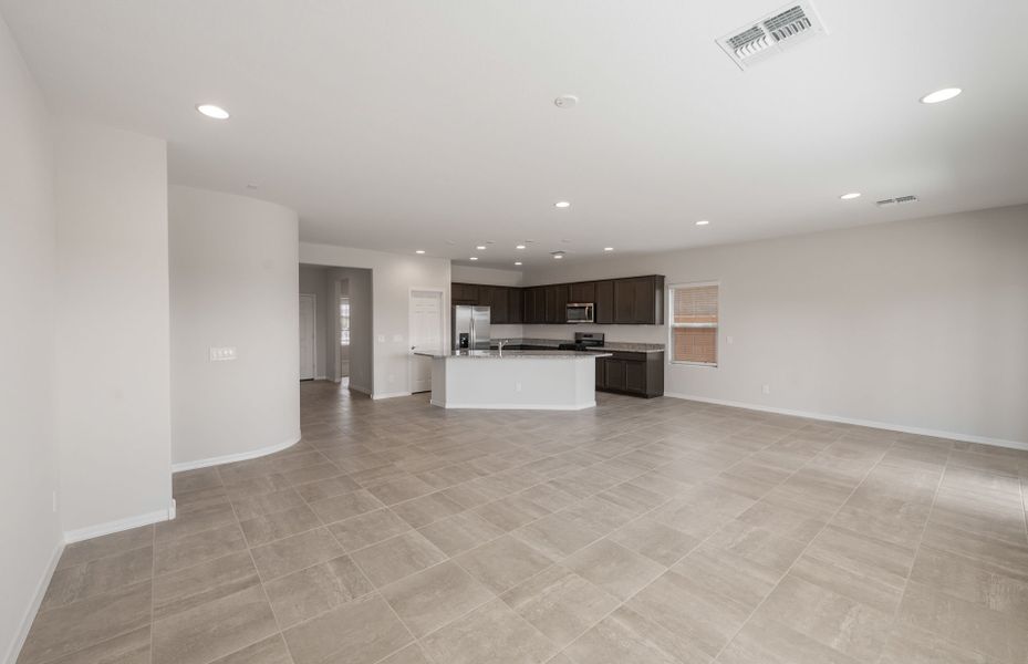Spacious, unfurnished interior of a new home in El Cidro, Goodyear (Image 17).