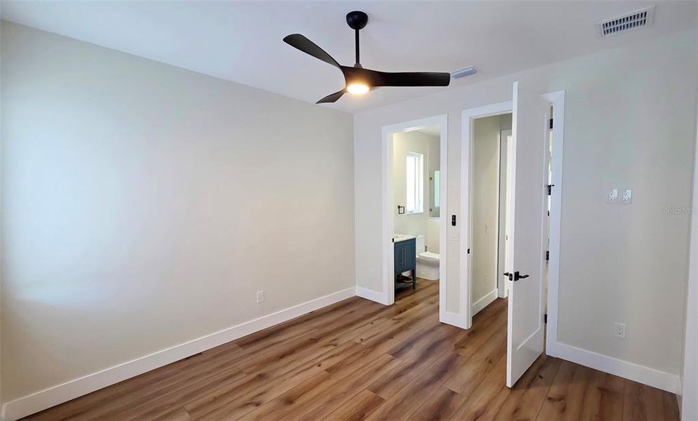 Spacious, unfurnished interior of a new home in , Sarasota (Image 28).