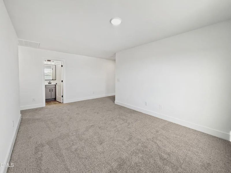 Spacious, unfurnished interior of a new home in Charlotte's Ridge, Middlesex (Image 23).