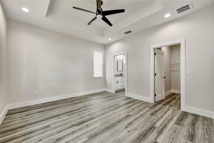 Spacious, unfurnished interior of a new home in , Tampa (Image 27).