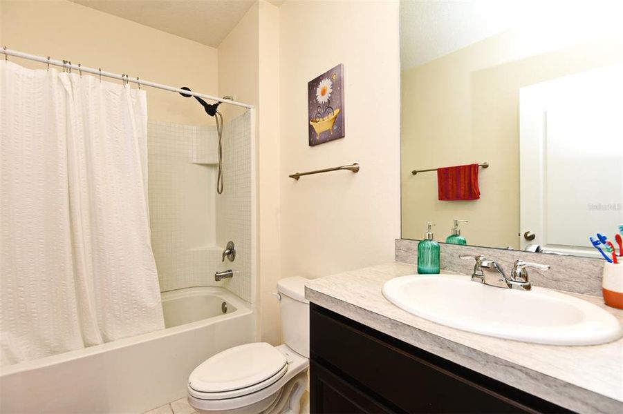 Furnished interior view inside a new home in Greenbrier, Tavares (Image 21).