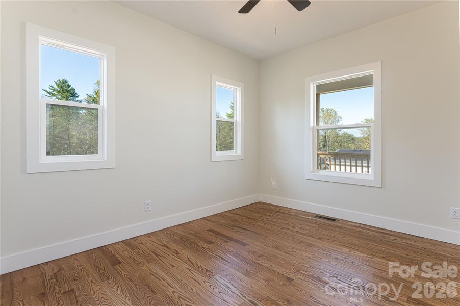 Spacious, unfurnished interior of a new home in , Asheville (Image 33).