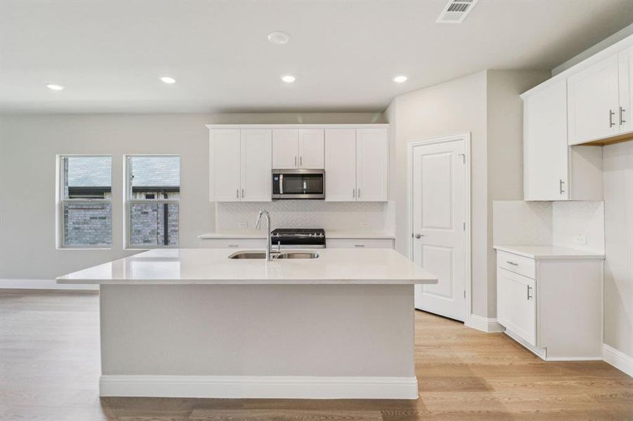 Photo is not of the actual home, but is an inspirational photo of builder’s model home and may depict options, furnishings, and/or decorator features that are not included. Photo is not of the actual home, but is an inspirational photo of builder’s model home and may depict options, furnishings, and/or decorator features that are not included.