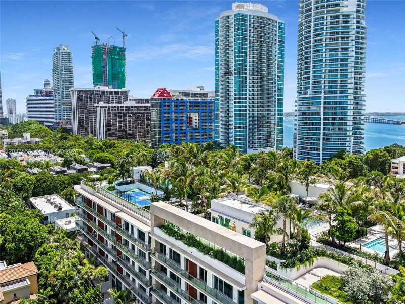 Condo located in Miami, FL showcasing its design and architecture (Image 38). Condo located in Miami, FL showcasing its design and architecture (Image 38).