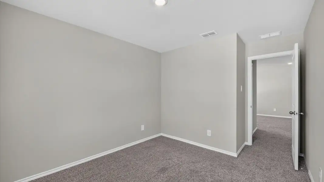 Spacious, unfurnished interior of a new home in Longhorn Estates, Fort Worth (Image 33).