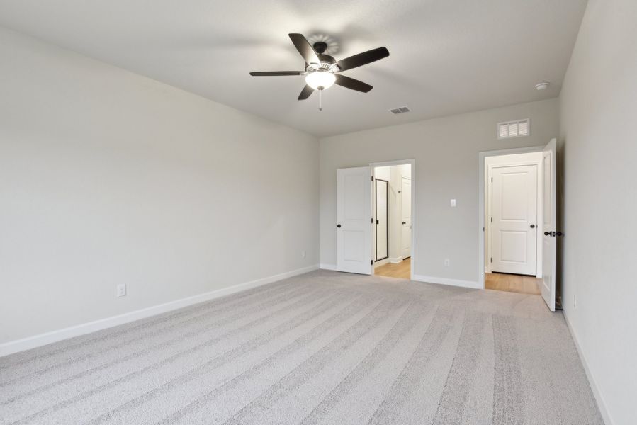 Representative unfurnished interior of a home built from the Makenzie by Ashton Woods in Hennersby Hollow, San Antonio (Image 24).