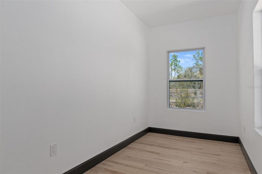Spacious, unfurnished interior of a new home in , Dunnellon (Image 27).