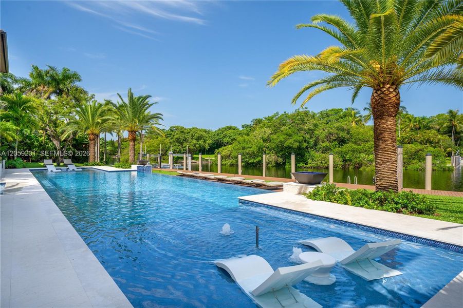 Community amenities in , Coral Gables (Image 35).