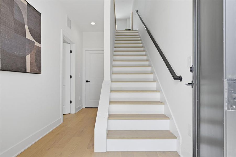 Spacious, unfurnished interior of a new home in , Tampa (Image 18).