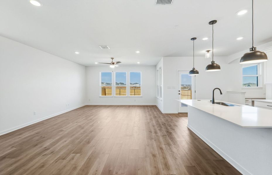 Spacious, unfurnished interior of a new home in Sunfield, Buda (Image 48).