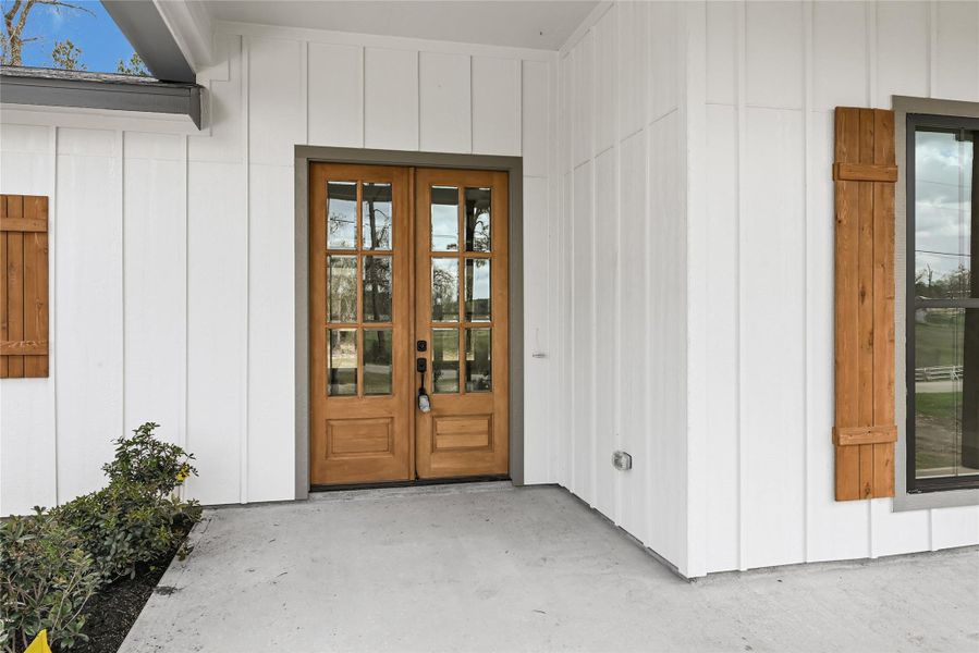 Exterior details and patio area of a home in , Plantersville (Image 3).
