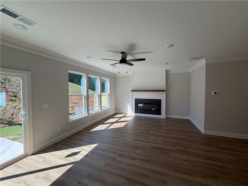 Spacious, unfurnished interior of a new home in , Dawsonville (Image 8).