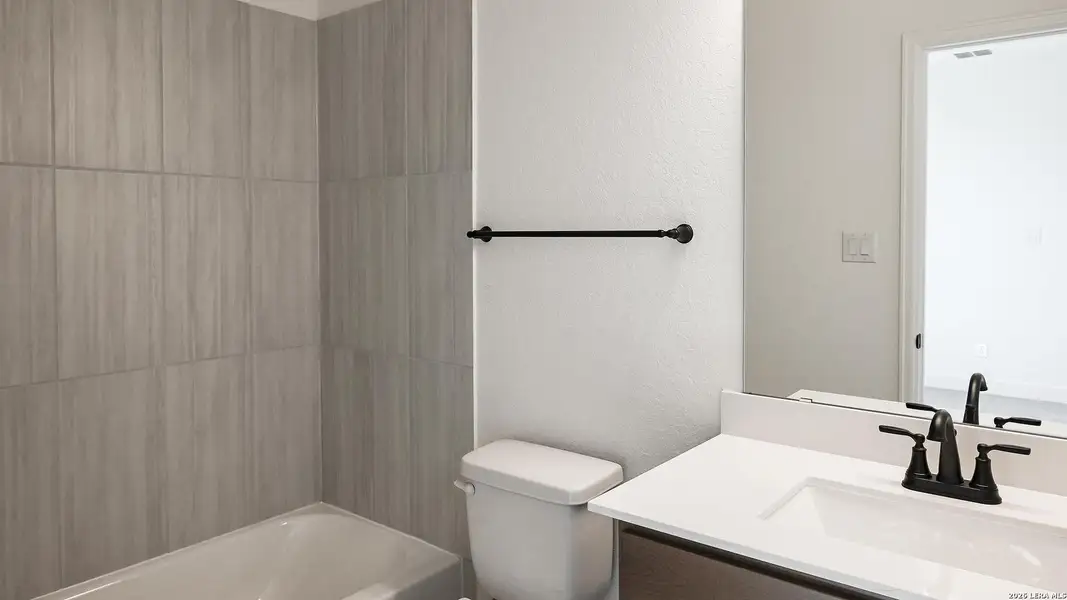 Furnished interior view inside a new home in Homestead, Schertz (Image 10).
