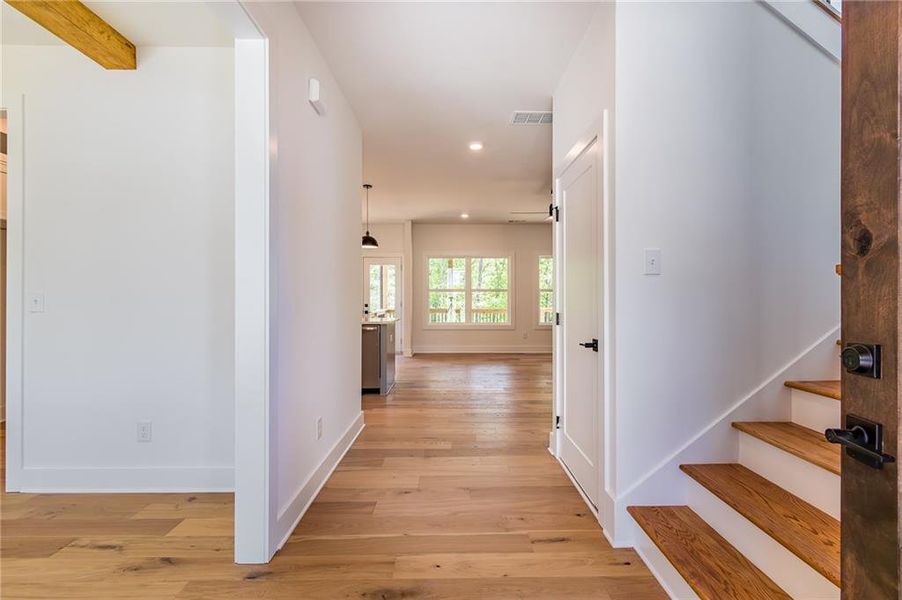 Spacious, unfurnished interior of a new home in , Gainesville (Image 17).