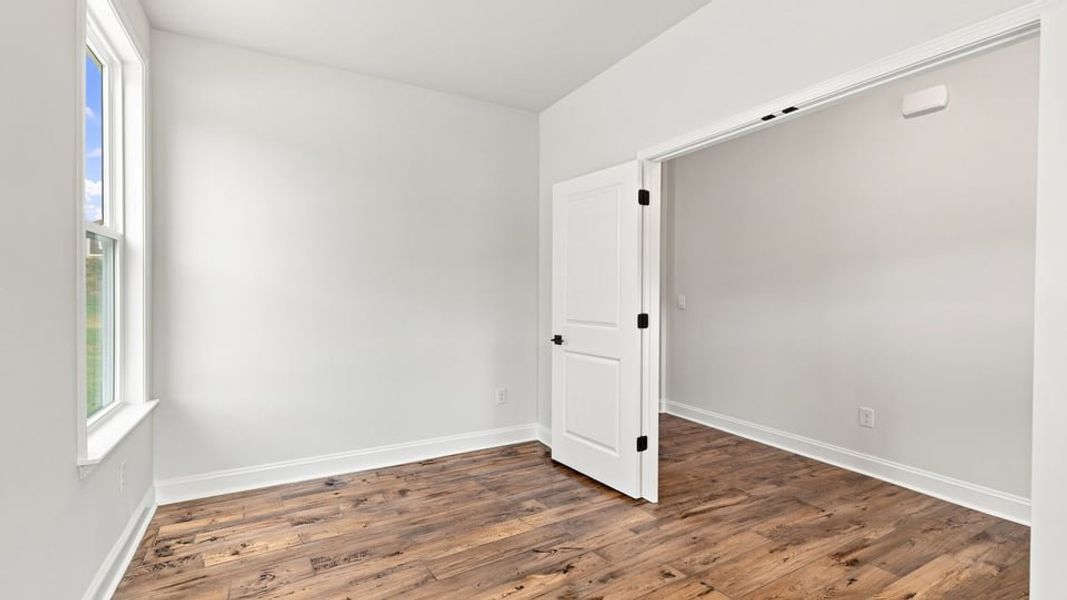 Spacious, unfurnished interior of a new home in Shadowood, Seneca (Image 21).