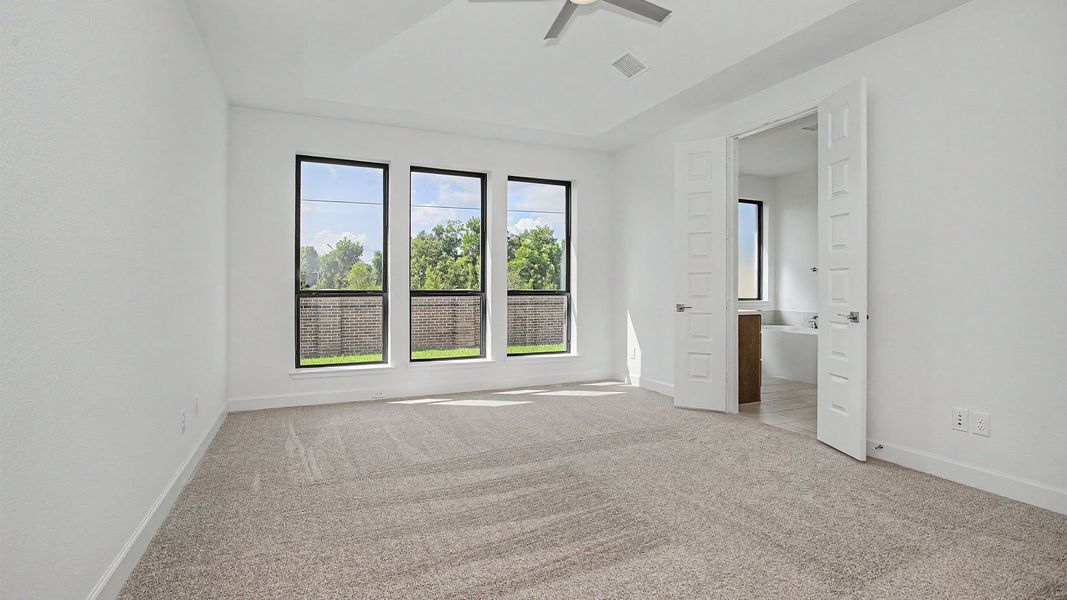 Spacious, unfurnished interior of a new home in Sienna, Missouri City (Image 9).