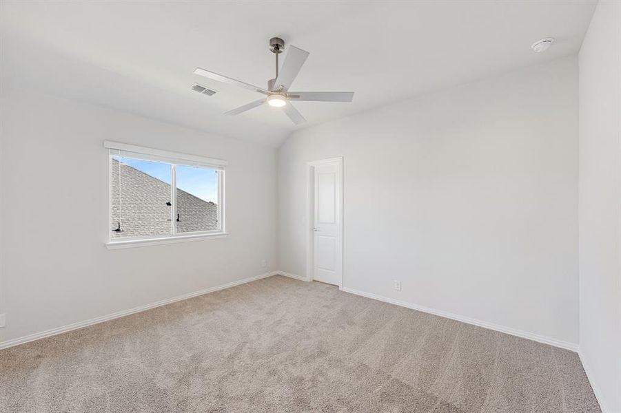 Spacious, unfurnished interior of a new home in Hayes Crossing, Midlothian (Image 33).