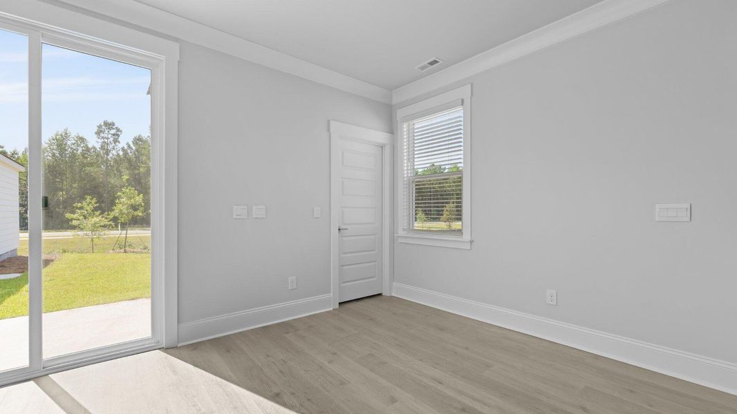 Spacious, unfurnished interior of a new home in Sheep Island, Summerville (Image 35).