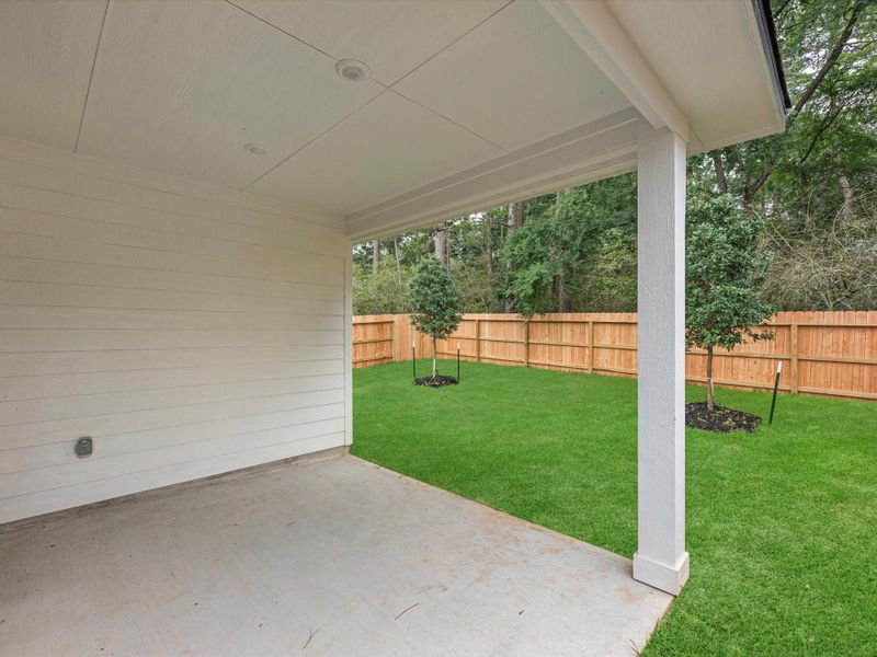 Exterior details and patio area of a home in Montgomery Oaks - Premier, Conroe (Image 18).