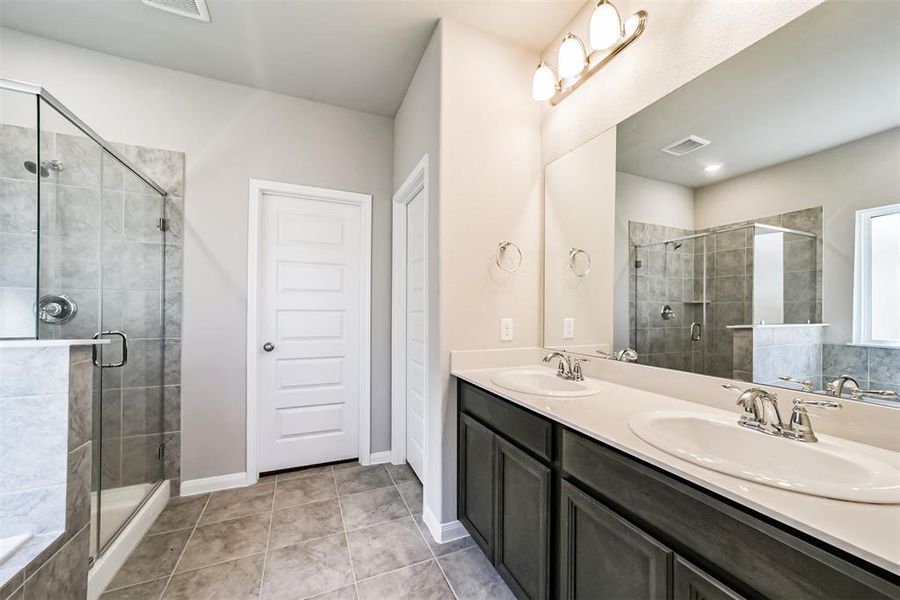 To increase your comfort, you will also have a gorgeously flowing ensuite bath with stone tiling, a standing shower with well-cut glass doors and a cozy soaking tub to dip and relax into after those long days