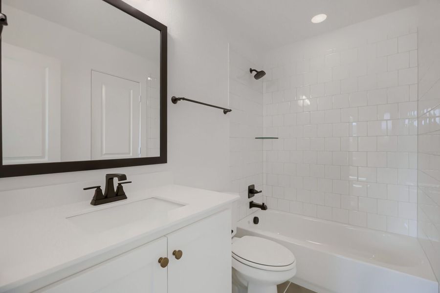 611 Falls - Full Bathroom 611 Falls - Full Bathroom