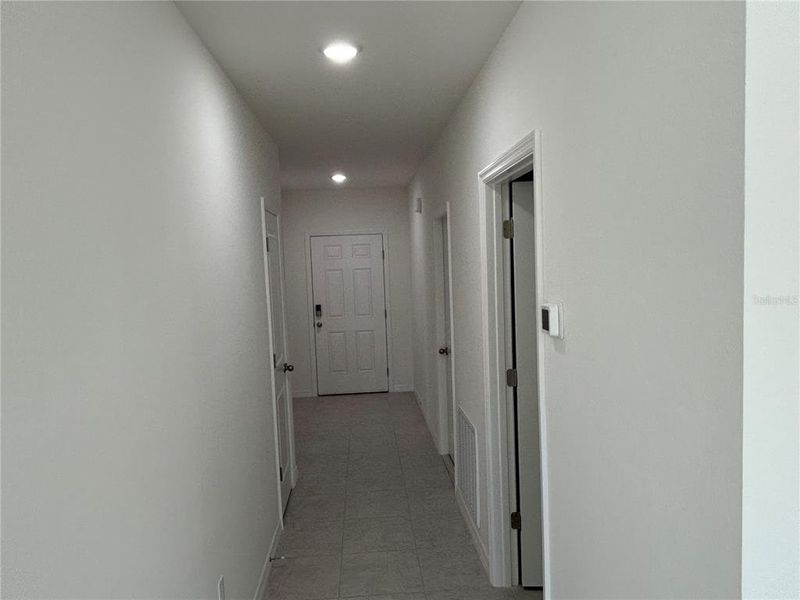 Spacious, unfurnished interior of a new home in Port Charlotte, Port Charlotte (Image 18).