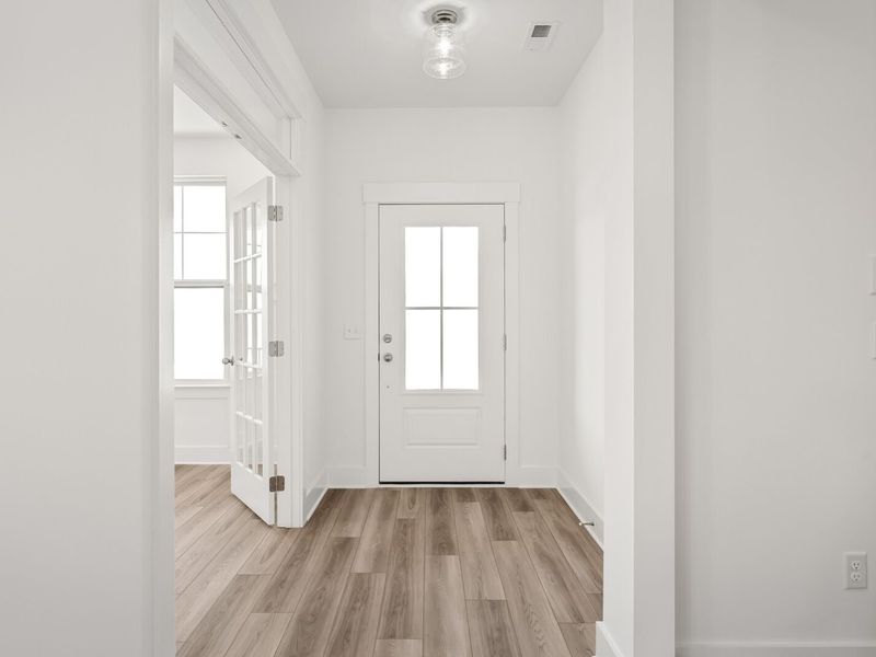 Spacious, unfurnished interior of a new home in Benders Cove, Mount Juliet (Image 17).