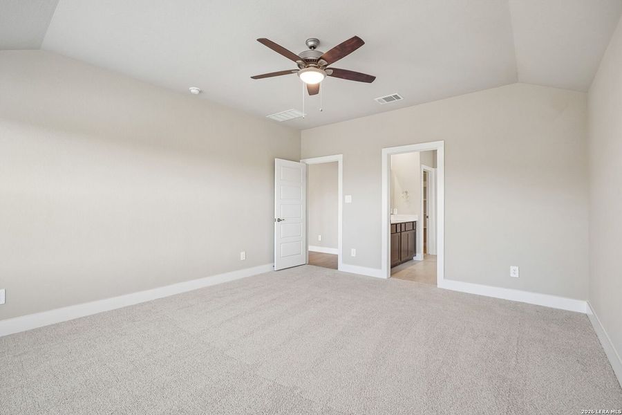 Spacious, unfurnished interior of a new home in Arcadia Ridge - Classic Series, San Antonio (Image 41).