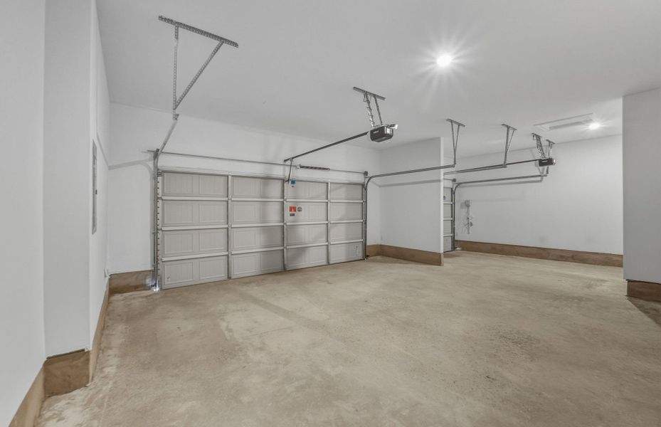 Spacious, unfurnished interior of a new home in Bluffview Reserve, Leander (Image 51).